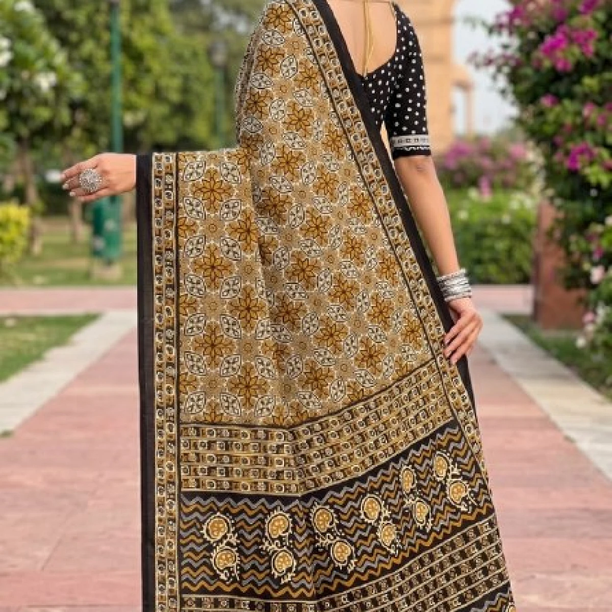 Preety Enterprise Beutiful Bagru Printed Sarees Primum Mulmul Cotton